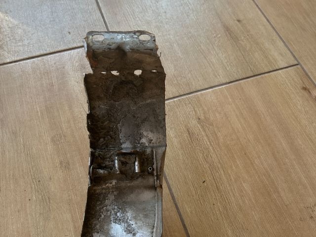 Bal első Sárvédő- Facelift-8932 image 4