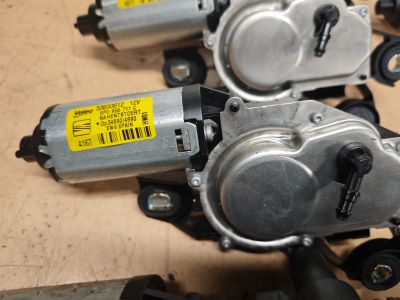 Hátsó ablaktörlő motor 