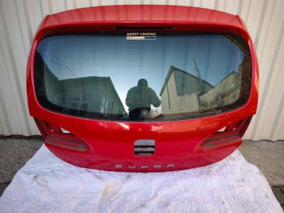 Csomagtérajtó Piros