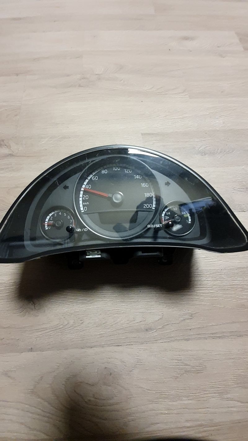 Up kilométeróra Fekete keretes. - Kilométeróra | EXPO.HU