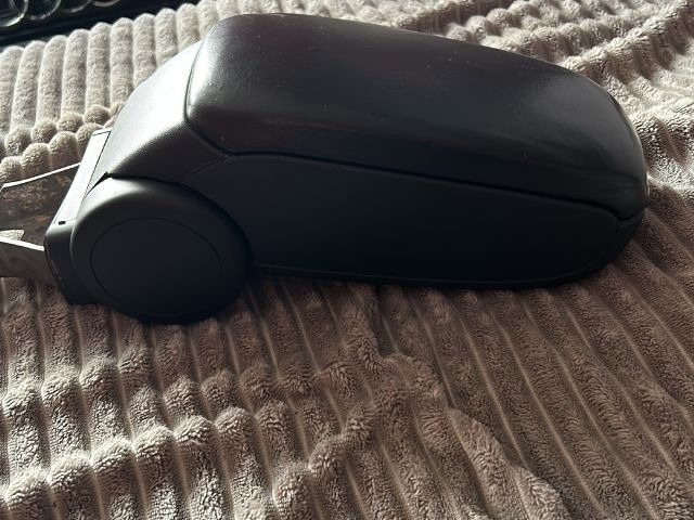 Középső Bőr Fedeles Könyöklő - gyári fedéllel