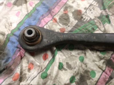 Bal hátsó Futómű Kitámasztó