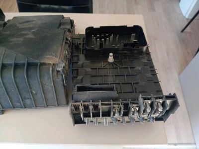 Biztosítéktábla Motortér