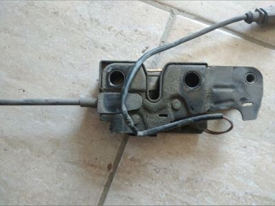 Motorháztető Zárszerkezet - Zárszerkezet