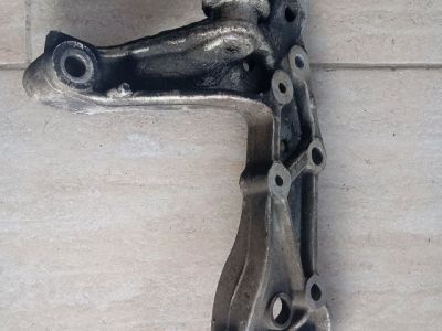 Jobb első Segédkeret Kitámasztó - 1. kép