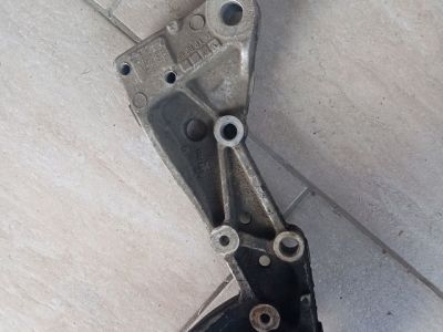 Jobb első Segédkeret Kitámasztó - 2. kép