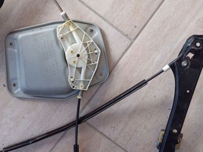 Bal első Ablakemelő Szerkezet (Elektromos) - Ablakemelő