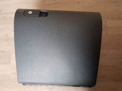 Kesztyűtartó Ajtó