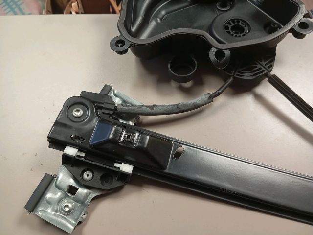 Bal hátsó Ablakemelő Szerkezet (Elektromos) - Ablakemelő | EXPO.HU