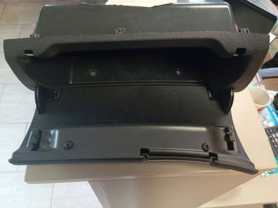 Jobb első Tároló Rekesz