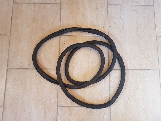 Bal első Gumikéder - Gumikéder | EXPO.HU