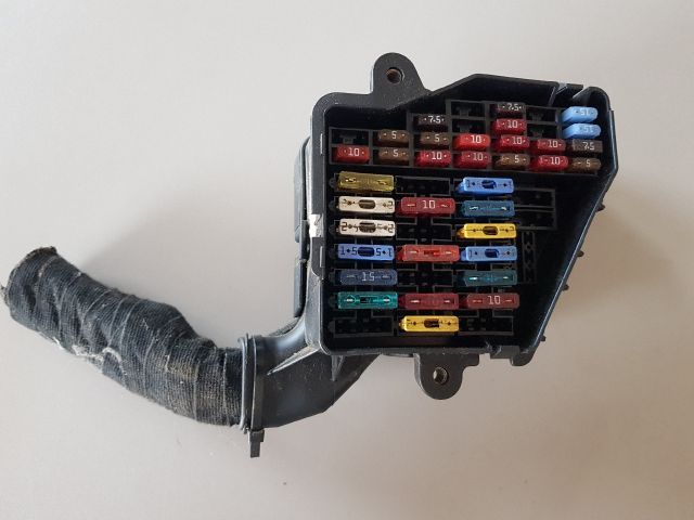 Biztosítéktábla Utastér - Biztosítéktábla | EXPO.HU