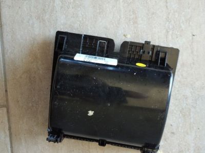 Első Tároló Rekesz - Tároló rekesz