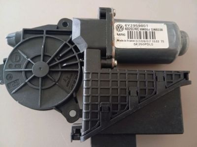 Jobb első Ablakemelő Motor