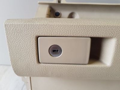 Kesztyűtartó Ajtó - 4. kép