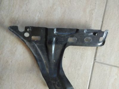 Bal Sárvédő Oldaltartó - Karosszéria egyéb