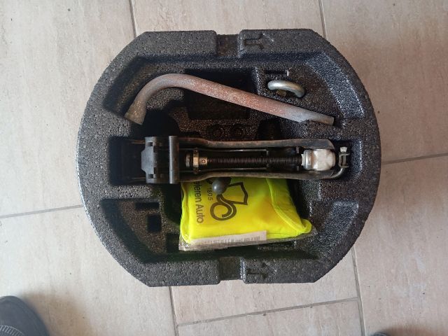 Pótkerék Szerszámtartó - Futómű, kormányzás, felni | EXPO.HU