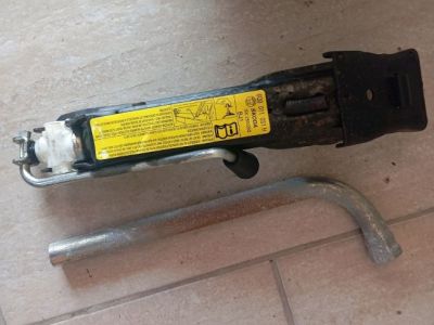 Pótkerék Szerszámtartó - Futómű, kormányzás, felni