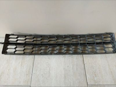 Első Lökhárító Alsó Középső Díszrács - Karosszéria egyéb