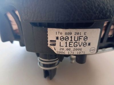 Kormányközép Burkolat - Futómű, kormányzás, felni