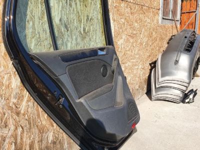 Bal hátsó Ajtó (Részeivel) - Ajtó