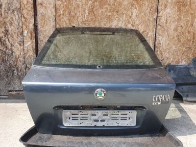 Csomagtérajtó (Részeivel)