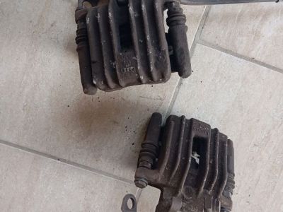 Hátsó Pár Fék Szett (Nyereg, Tárcsa, Betét) - 2. kép