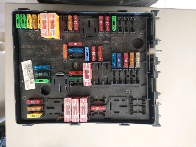 Biztosítéktábla Motortér - Biztosítéktábla | EXPO.HU