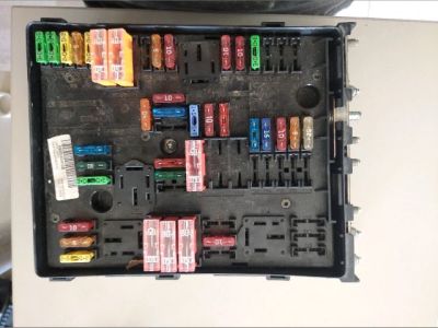 Biztosítéktábla Motortér