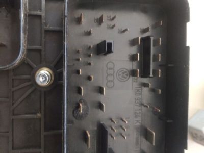 Biztosítéktábla Motortér - Biztosítéktábla