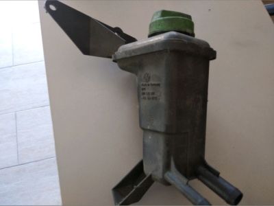 Szervóolaj Tartály