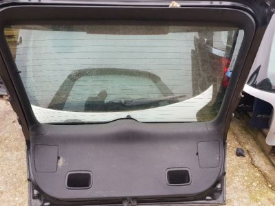 Csomagtérajtó (Részeivel) - 2. kép