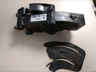 Csomagtérajtó Jobb Zsanér