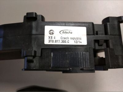 Csomagtérajtó Jobb Zsanér - Zsanér