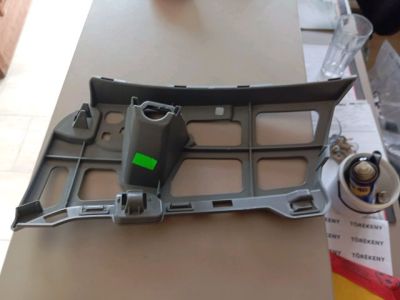 Jobb első Oldal Lökhárító Tartó (Műanyag)