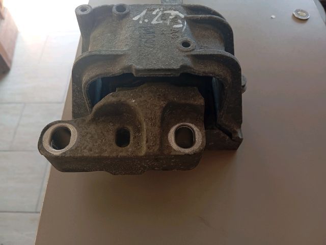 Motor Tartó Bak Jobb - Bak | EXPO.HU