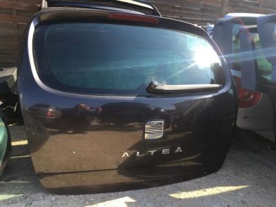 Csomagtérajtó (Részeivel)