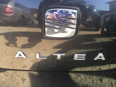 Csomagtérajtó (Részeivel) - 4. kép