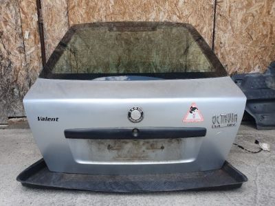 Jobb Csomagtérajtó (Részeivel)