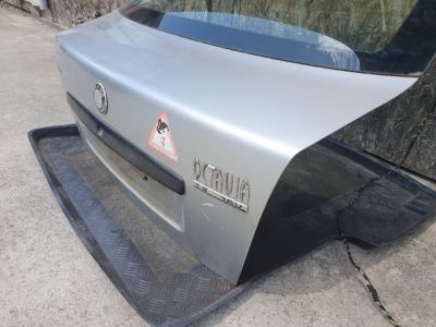 Jobb Csomagtérajtó (Részeivel) - Csomagtérajtó