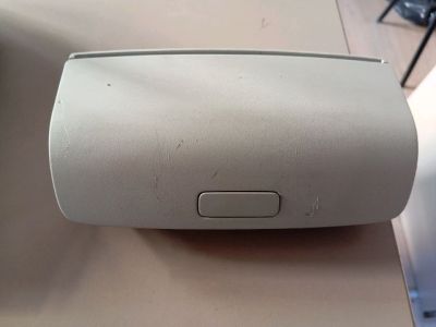 Középső Szemüvegtartó