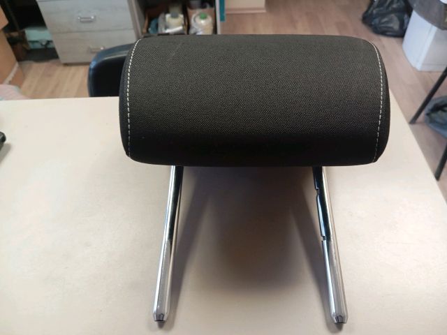 Bal hátsó Fejtámla - Utastér | EXPO.HU