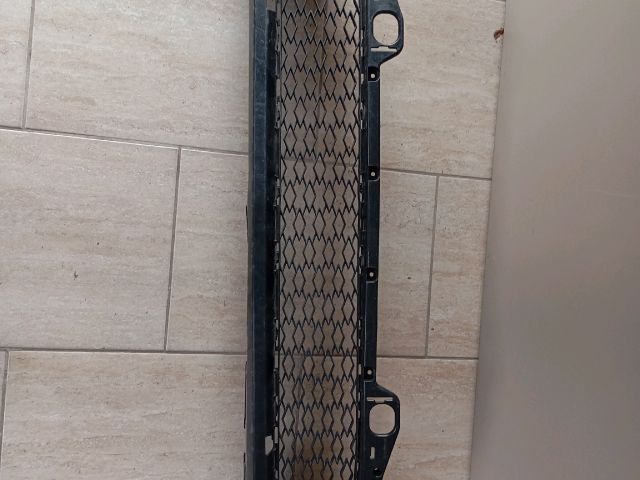 Első Lökhárító Alsó Középső Díszrács - Karosszéria egyéb | EXPO.HU