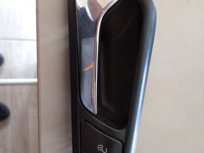 Bal első Belső Kilincs