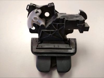 Csomagtérajtó Zárszerkezet