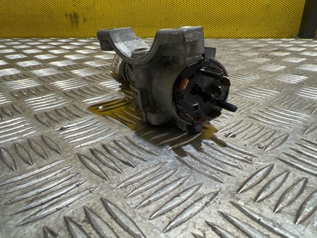 AUDI A4 (8E2, B6) Gyújtáskapcsoló