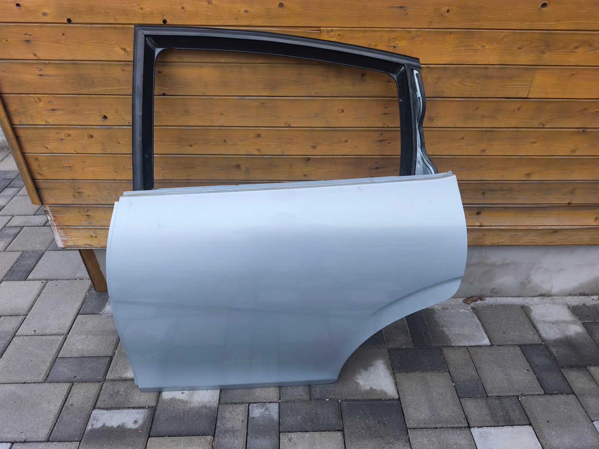 Bal hátsó ajtó ezüst LS7Y