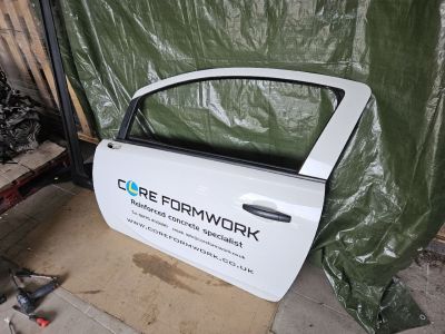 OPEL CORSA E Bal első Ajtó Fehér (Részeivel) 7285 - 1. kép