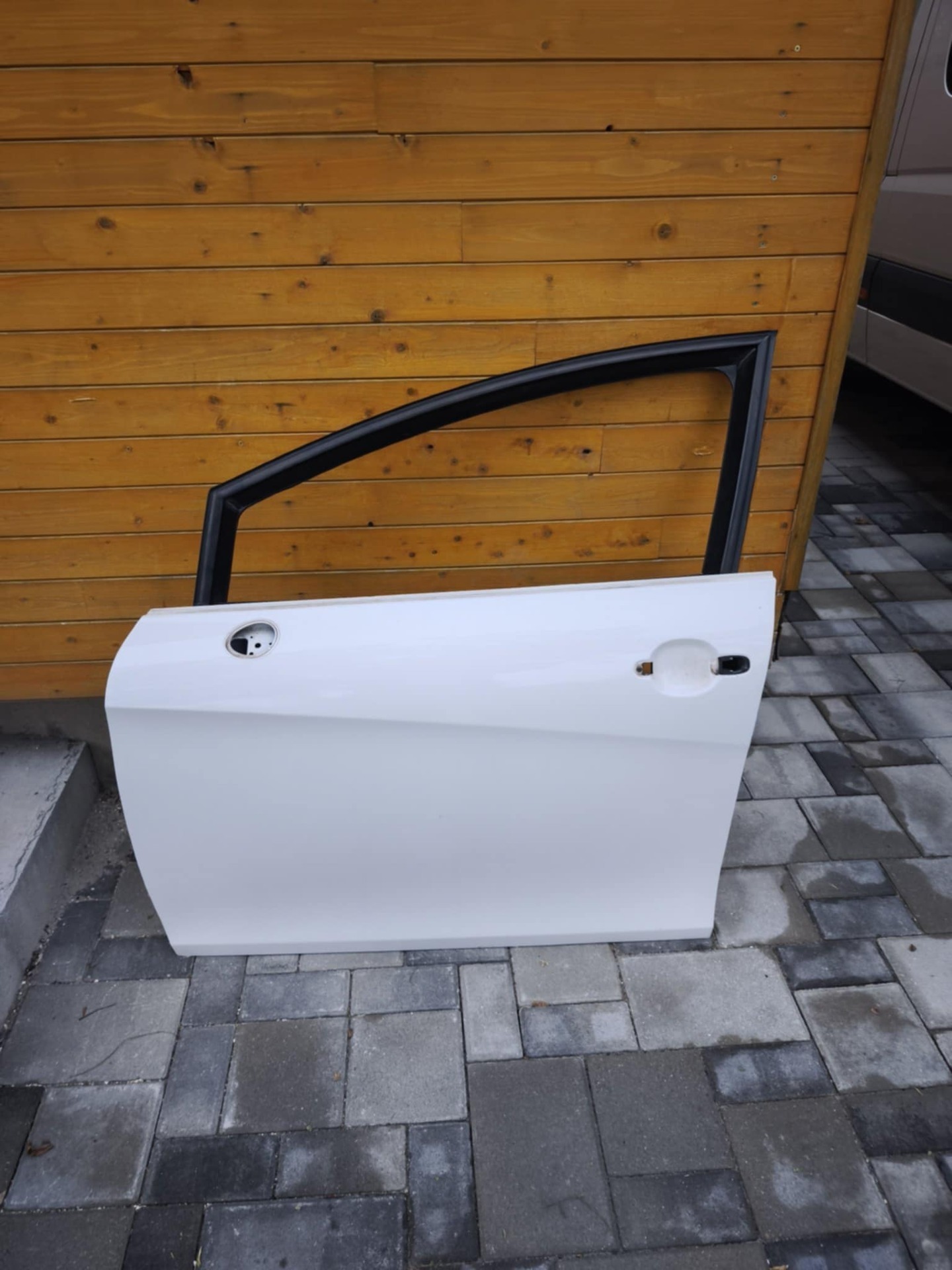 Bal első ajtó fehér LB9A