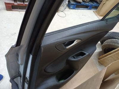 OPEL ASTRA K Tourer Jobb hátsó Ajtó (Részeivel) Fehér 5789 - Jobb hátsó Ajtó (Részeivel)